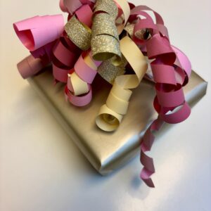 Beige papier cadeautje
